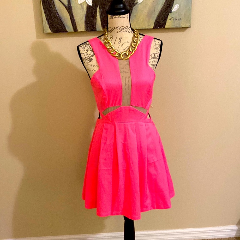 Neón pink cut out dress